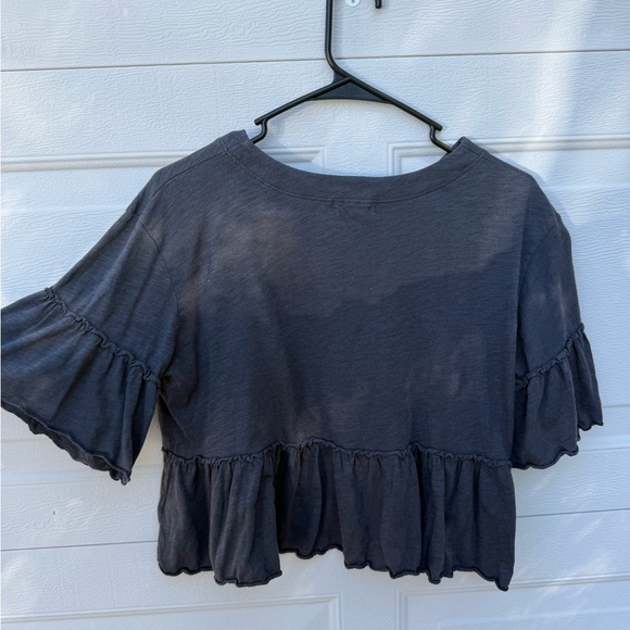 Women's Ruffled Gray Cropped Top🩶 - Picture 2 of 3